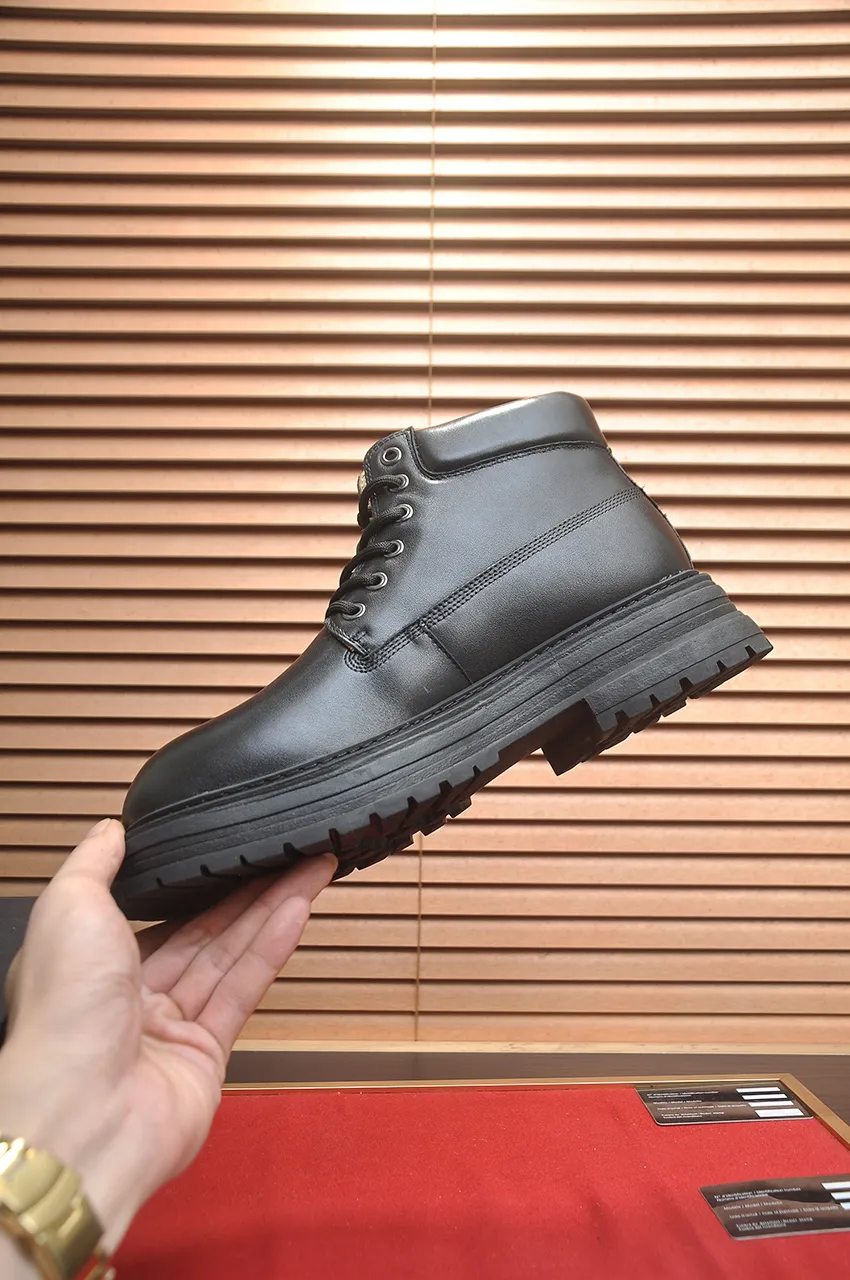 Men's shoes 💰680💶【UGG】(full genuine wool lining) Please pay attention to the quality of the original order and compare the thickness of the wool 🏮🏮Hot style Martin boots from Australia's warm luxury brand men's shoes, official website synchronization, Beckham men's style..., made of imported top-layer waxed cowhide, waxed toe box, Australian real wool velvet lining Carefully sewn...Imported rubber Martin boots outsole (comfortable, soft and wear-resistant). I really like the quality...Exquisite workmanship, you can't put it down once you see it. Code number 39-44